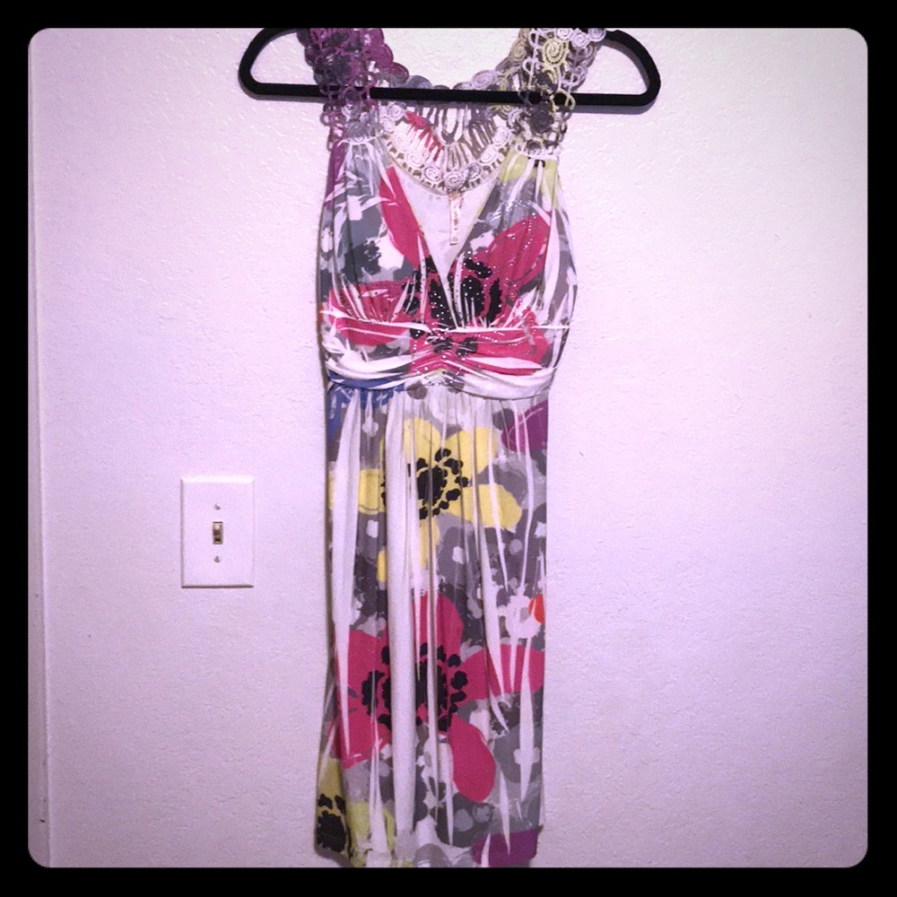 Multi colored sleeveless dress with lace arms